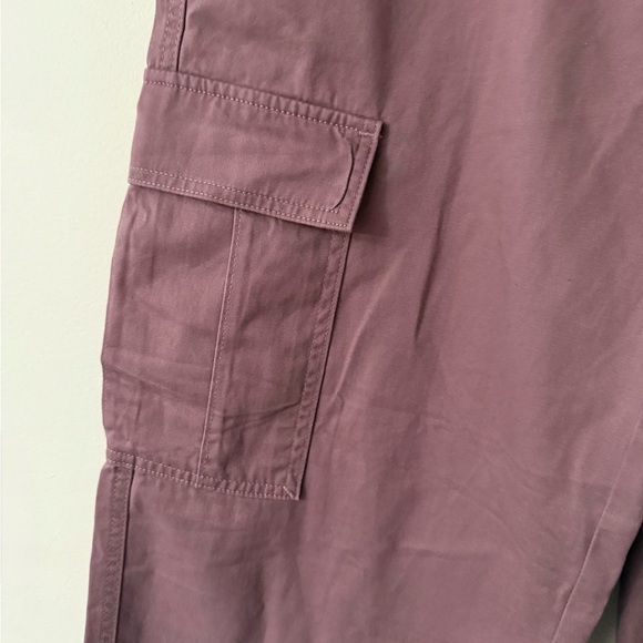 Levi's Women's Wide Leg Baggy Cargo Pants, color Rose Taupe, size 30x30 - Picture 4 of 12